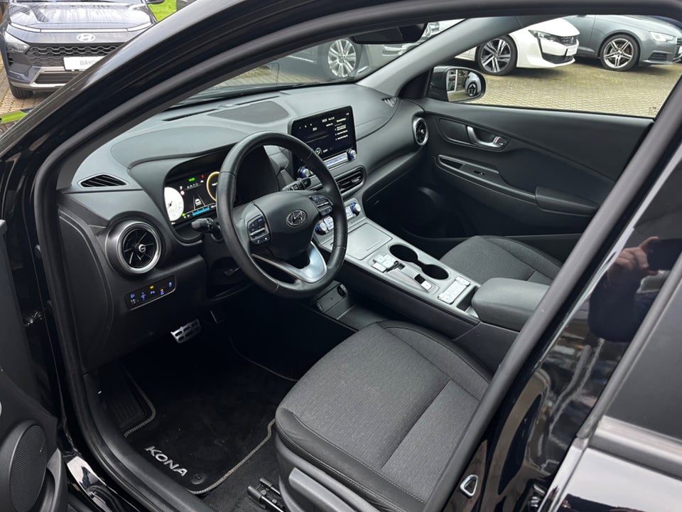 Hyundai Kona 64 EV Essential 5d