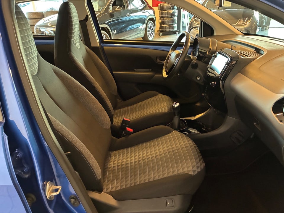 Peugeot 108 1,0 e-VTi 72 Infinity 5d