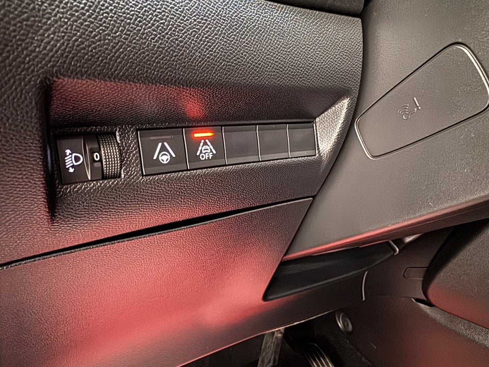 Peugeot 2008 1,2 PureTech 130 Selection Tech EAT8 5d