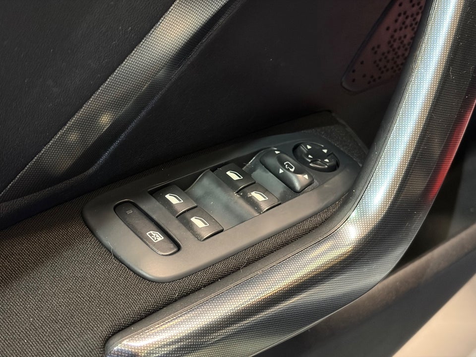 Peugeot 2008 1,6 BlueHDi 100 Allure 5d