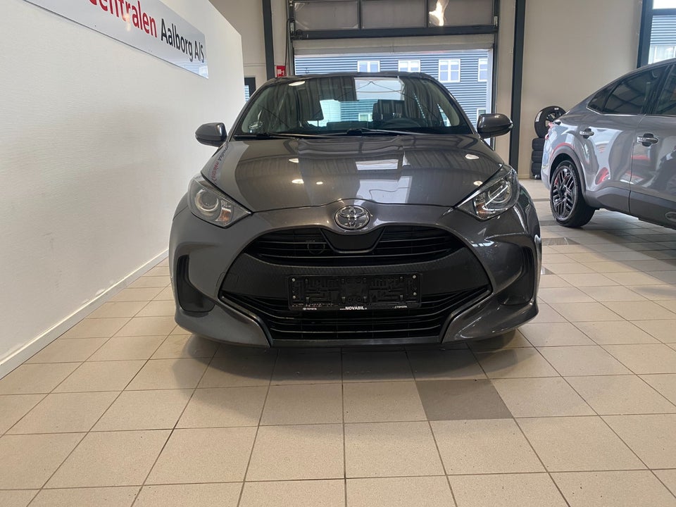 Toyota Yaris 1,0 Active 5d