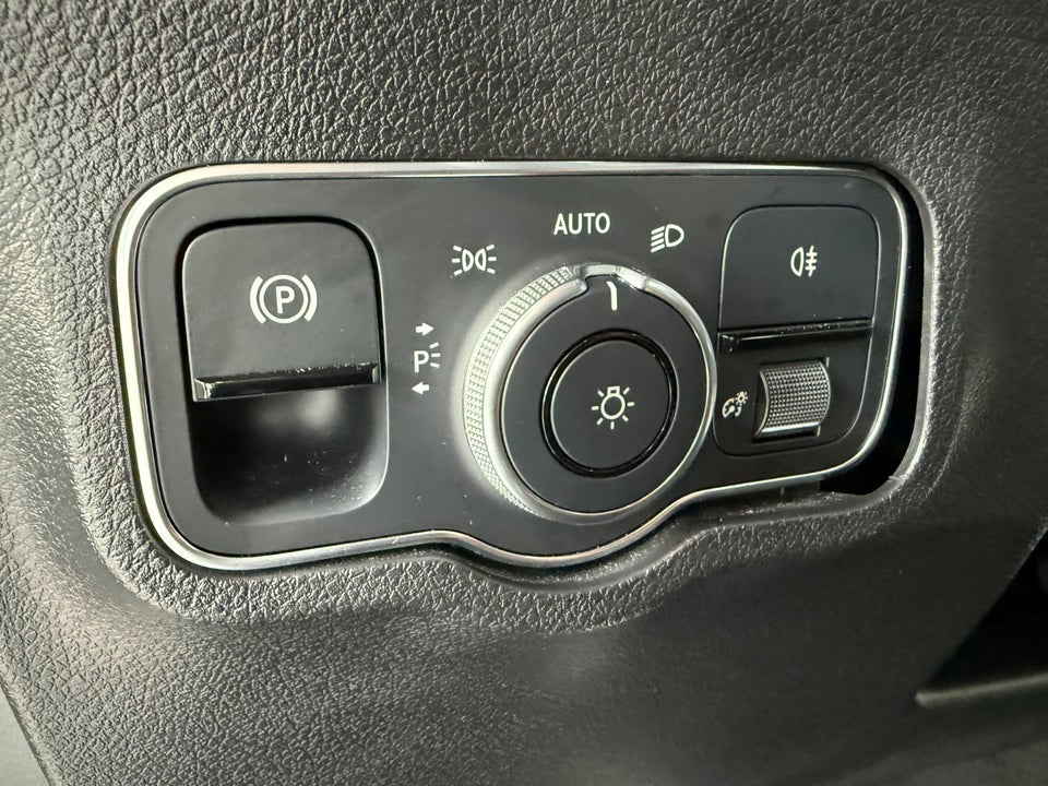 Mercedes EQB300 AMG Line 4Matic 7prs 5d