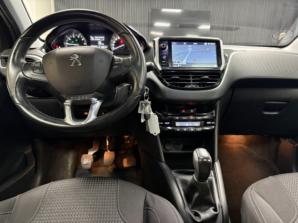 Peugeot 208 1,2 PureTech 82 Allure Sky 5d