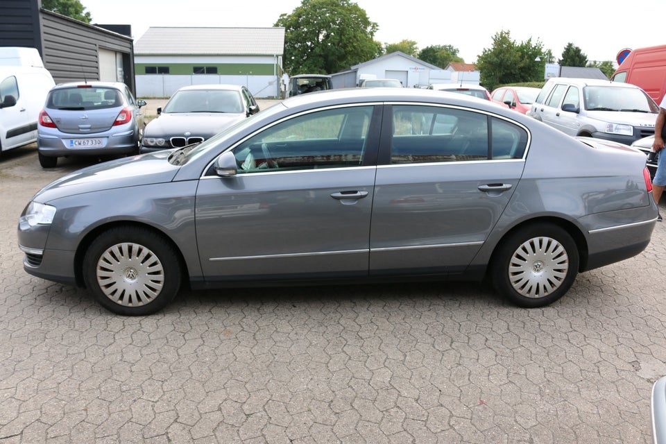 VW Passat 2,0 FSi Trendline 4d