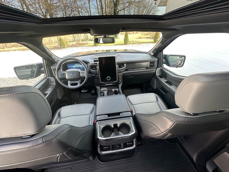 Ford F-150 131 Lightning Lariat Extended Range 4d