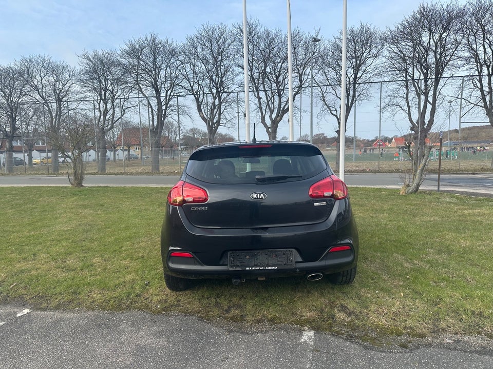 Kia Ceed 1,6 CRDi 128 Style+ Clim 5d