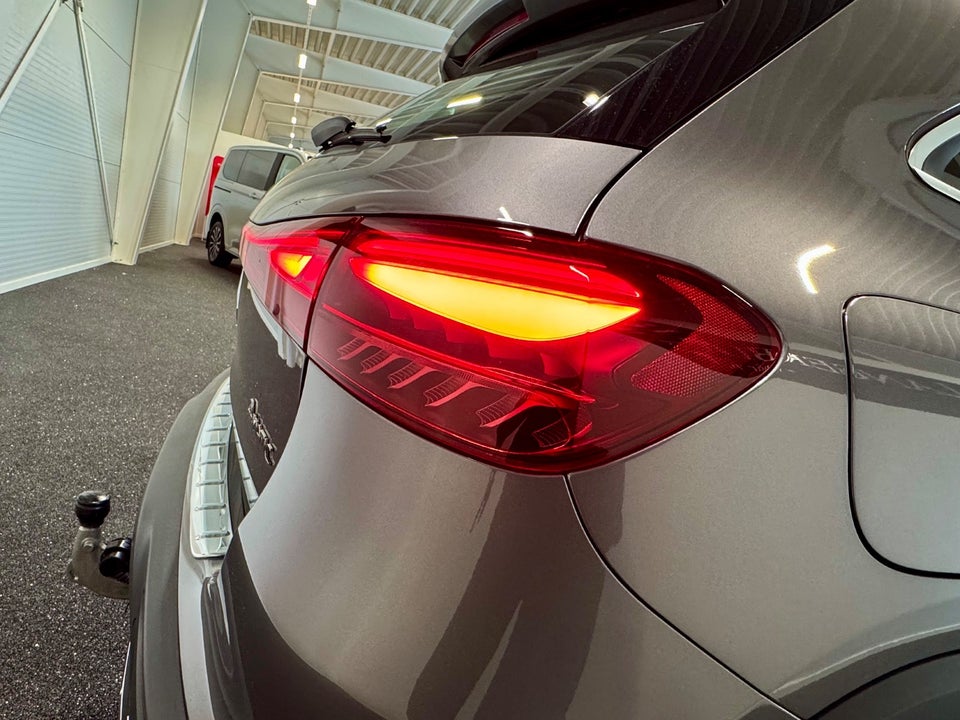 Mercedes EQA300 Progressive 4Matic 5d