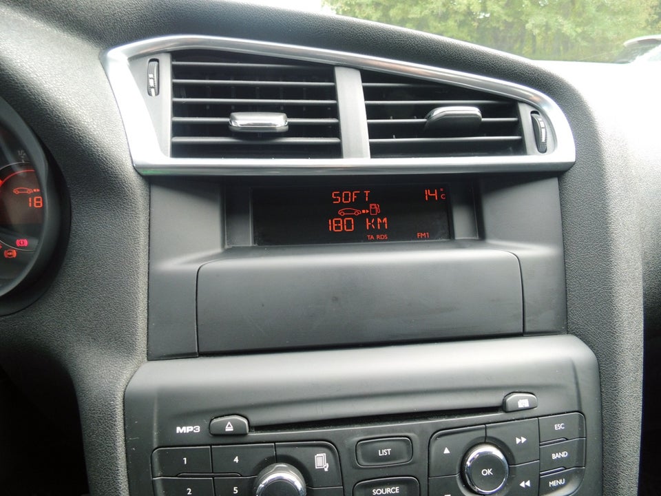 Citroën C4 1,6 VTi 120 Attraction 5d