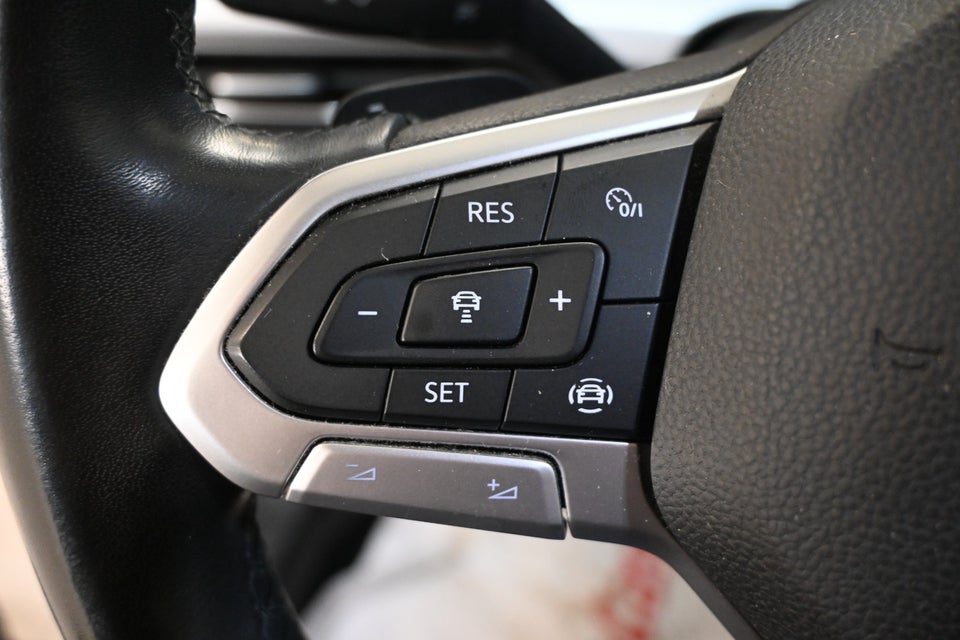 VW Golf VIII 1,5 eTSi 130 Life Variant DSG 5d