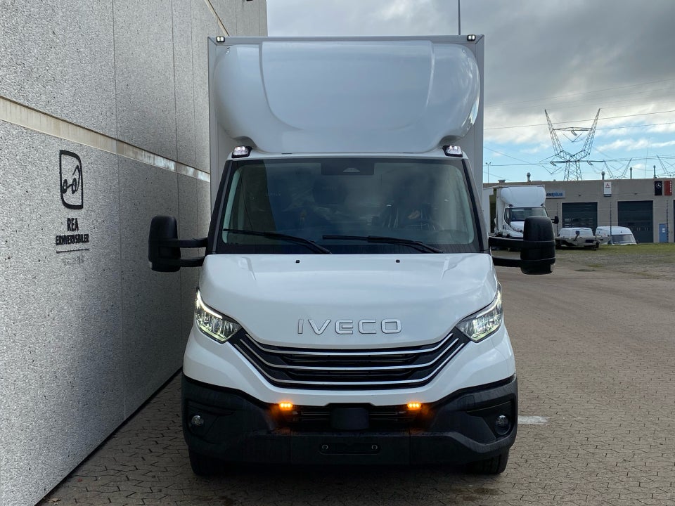 Iveco Daily 3,0 35S18 4100mm Box m/lift AG8