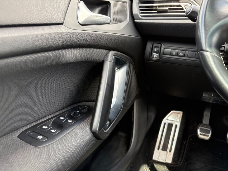 Peugeot 308 1,2 PureTech 130 Selection Sky 5d