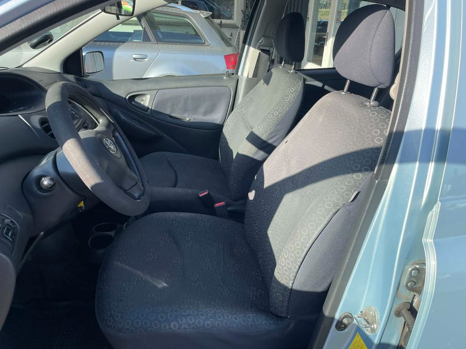 Toyota Yaris 1,0 Terra 5d