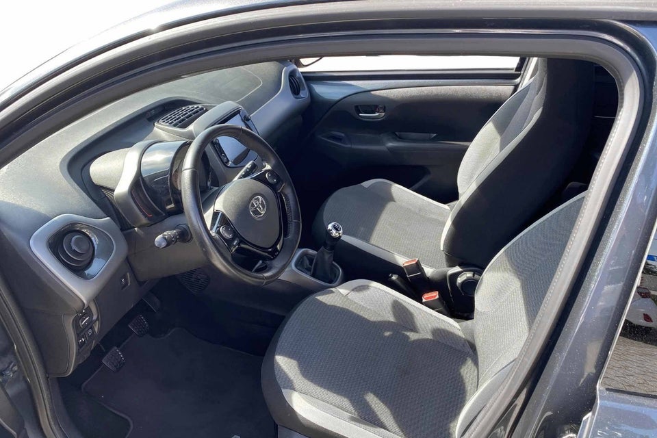 Toyota Aygo 1,0 VVT-i x-press 5d