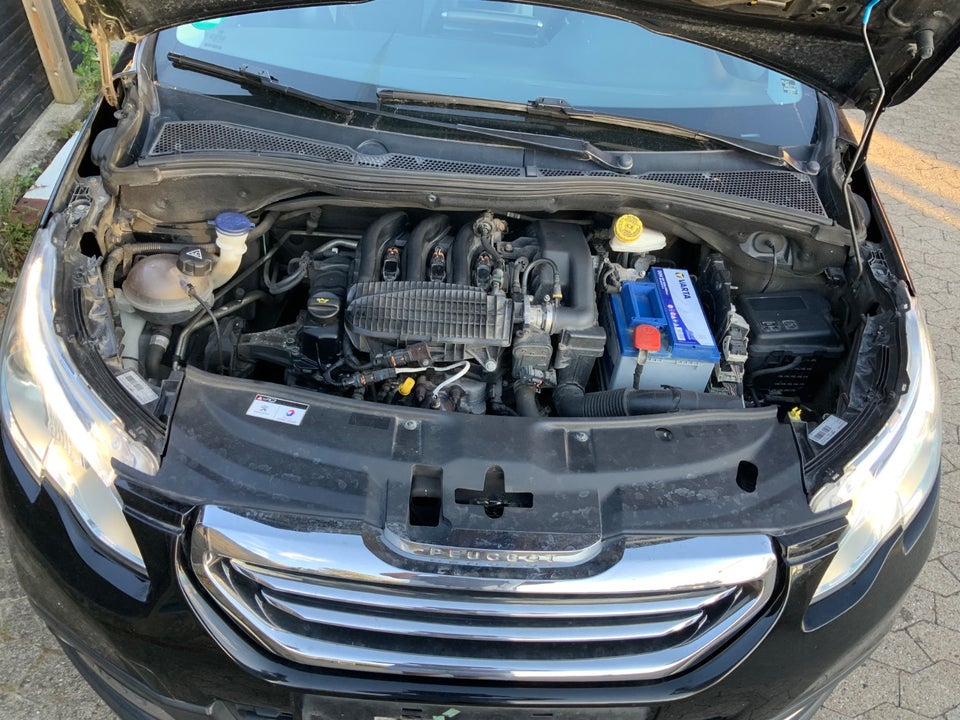 Peugeot 2008 1,2 VTi 82 Allure 5d