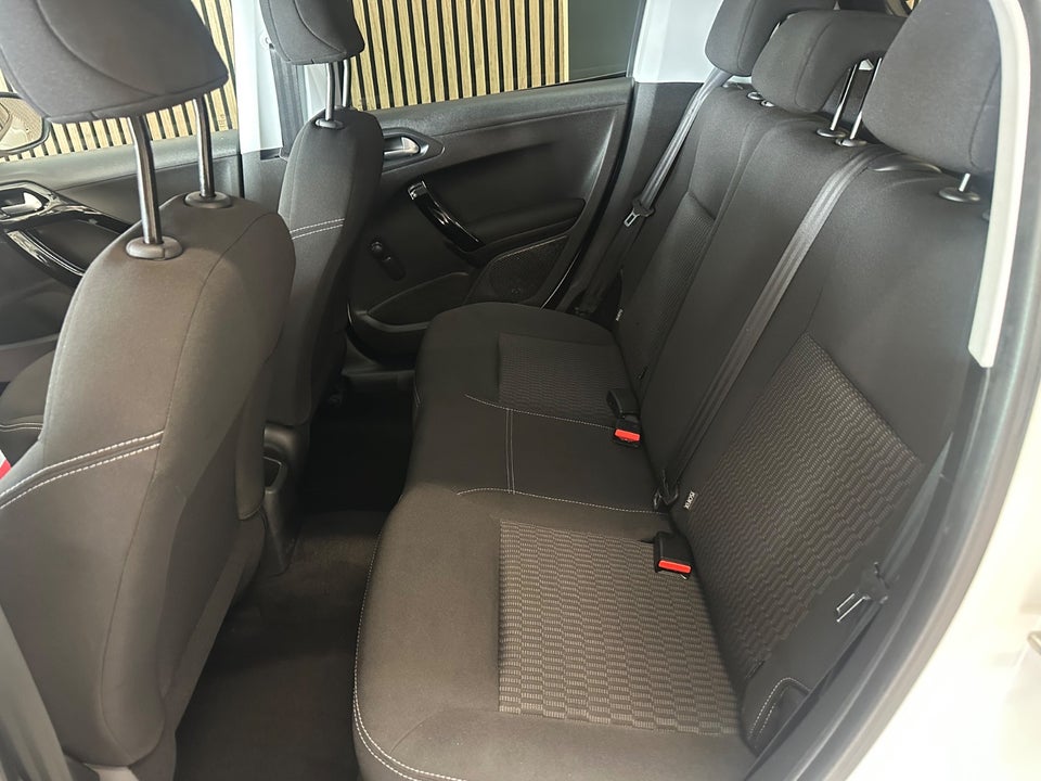 Peugeot 208 1,2 VTi 82 Active 5d