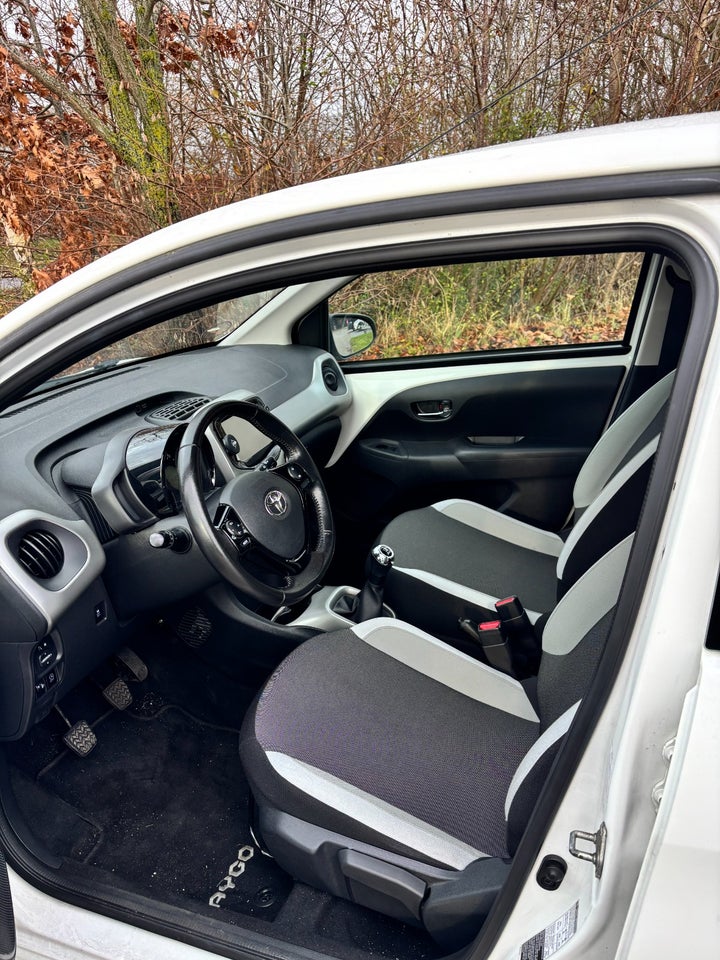 Toyota Aygo 1,0 VVT-i x-play x-touch 5d