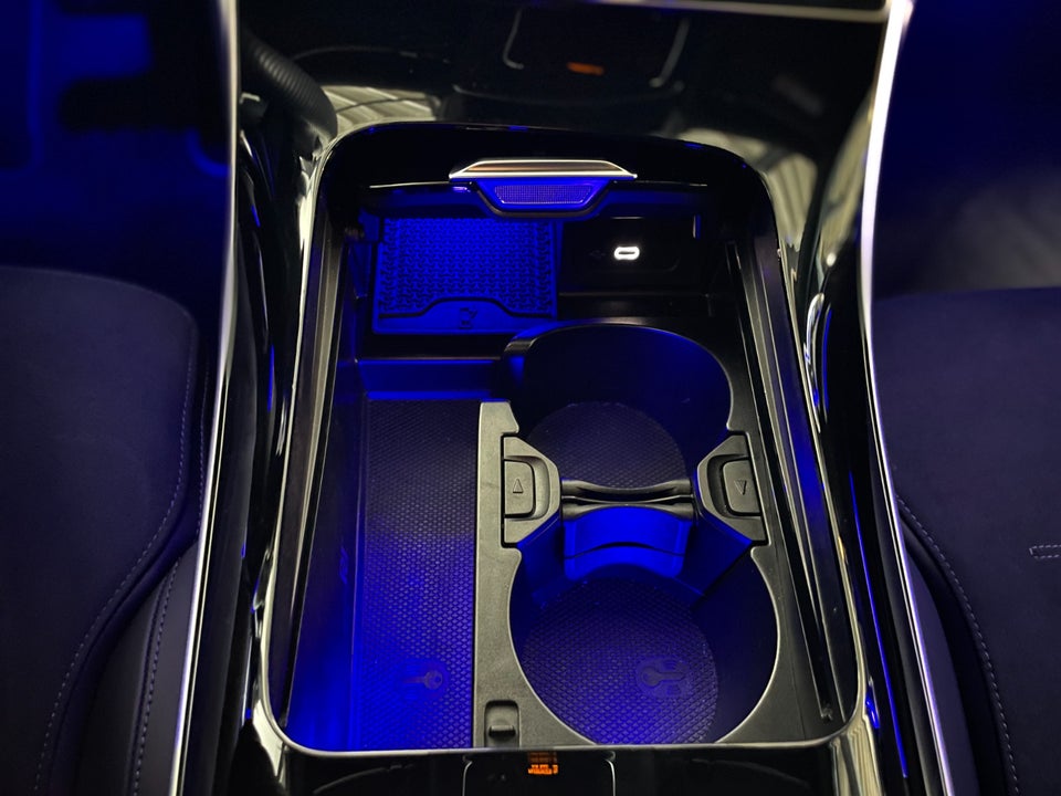 Mercedes C300 e 2,0 AMG Line stc. aut. 5d