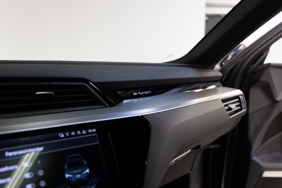 Audi Q8 e-tron 55 Advanced S-line quattro 5d