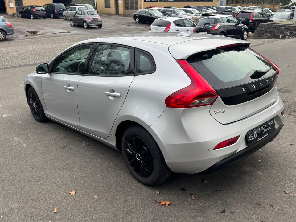 Volvo V40 1,6 D2 115 Momentum 5d