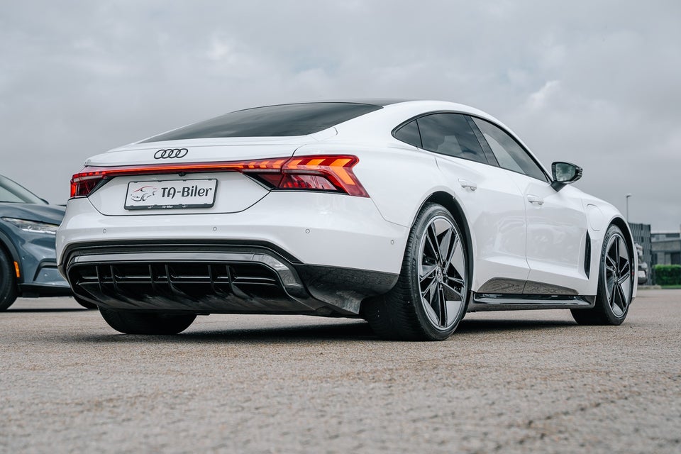 Audi RS e-tron GT quattro 4d