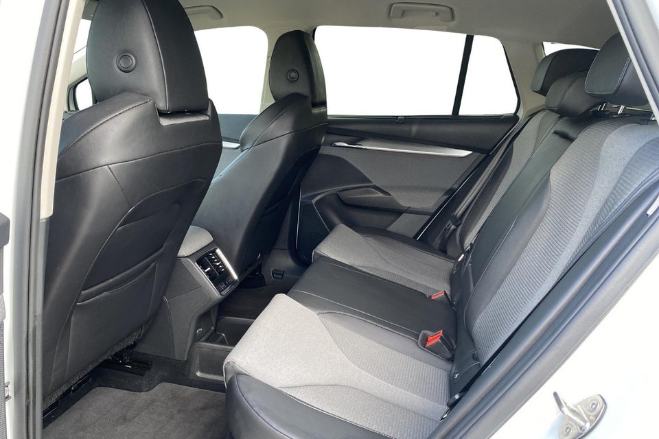Skoda Enyaq 60 iV Loft 5d