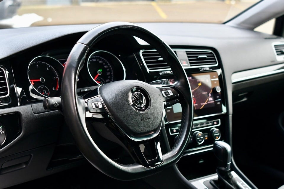 VW Golf VII 2,0 TDi 150 Highline Variant DSG 5d