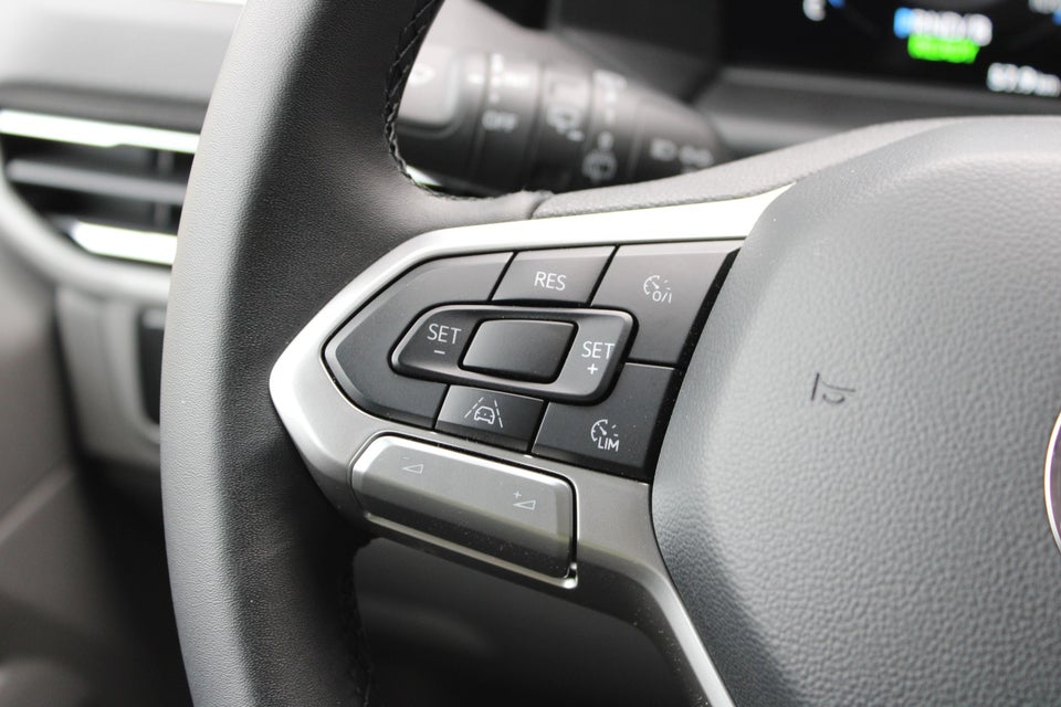 VW e-Caravelle 64 Life SWB