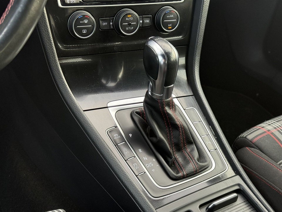 VW Golf VII 2,0 GTi DSG BMT 5d