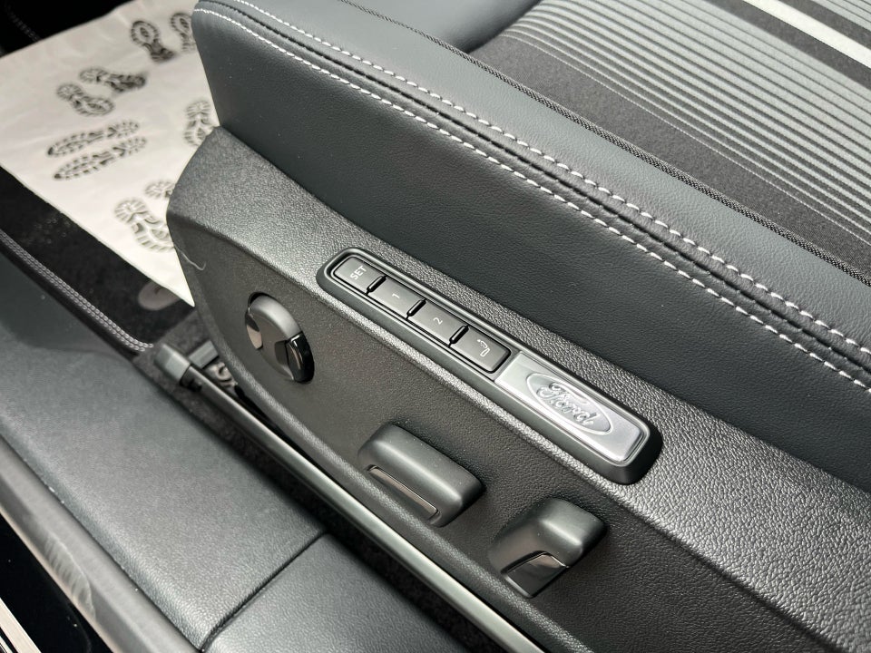 Ford Capri 82 Select Extended Range 5d