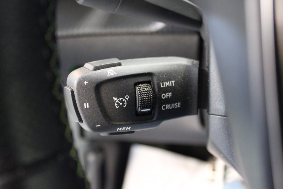 Peugeot e-2008 50 GT Pack 5d