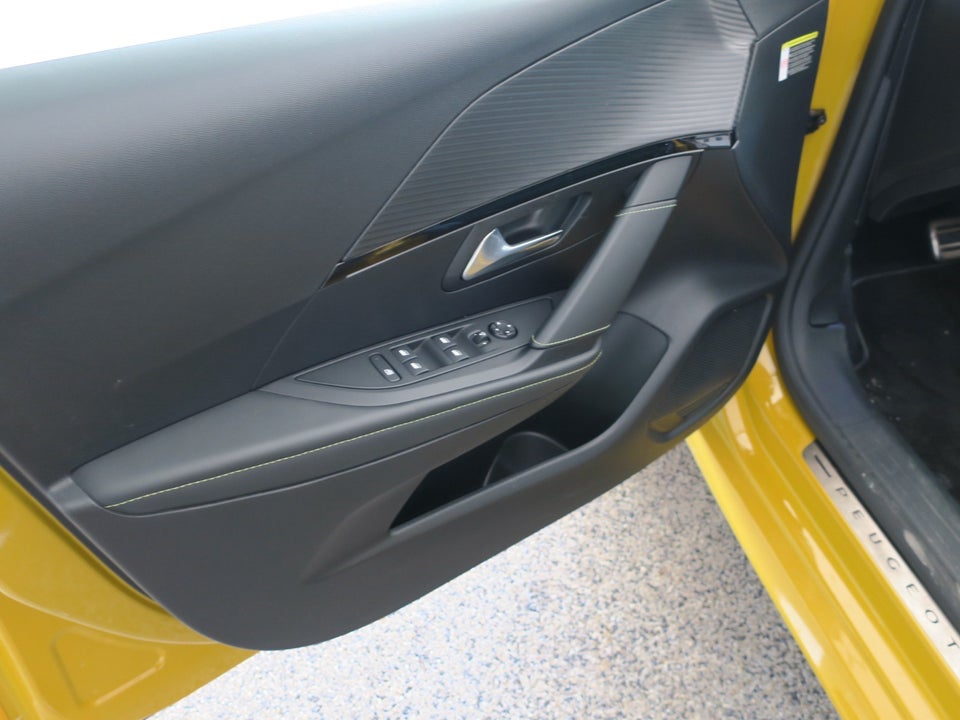 Peugeot e-208 50 GT Sky 5d