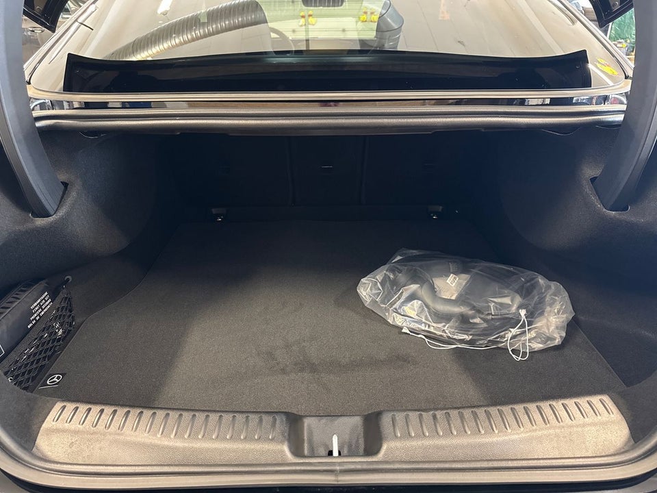 Mercedes CLA350 EQ 4Matic 4d