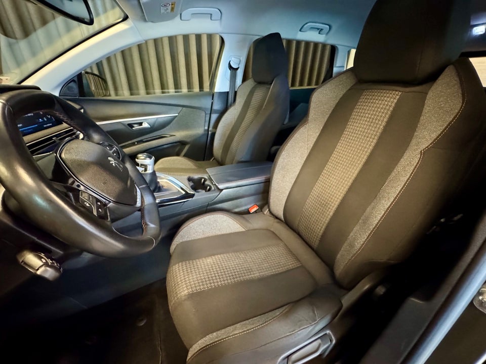 Peugeot 5008 1,6 BlueHDi 120 Allure 7prs 5d