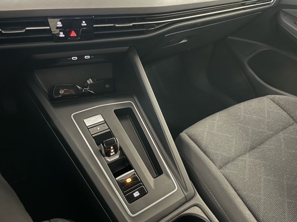 VW Golf VIII 1,5 eTSi 130 Life Variant DSG 5d