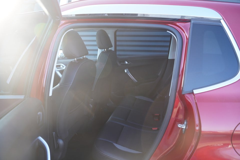 Peugeot 2008 1,5 BlueHDi 100 Prestige Sky 5d