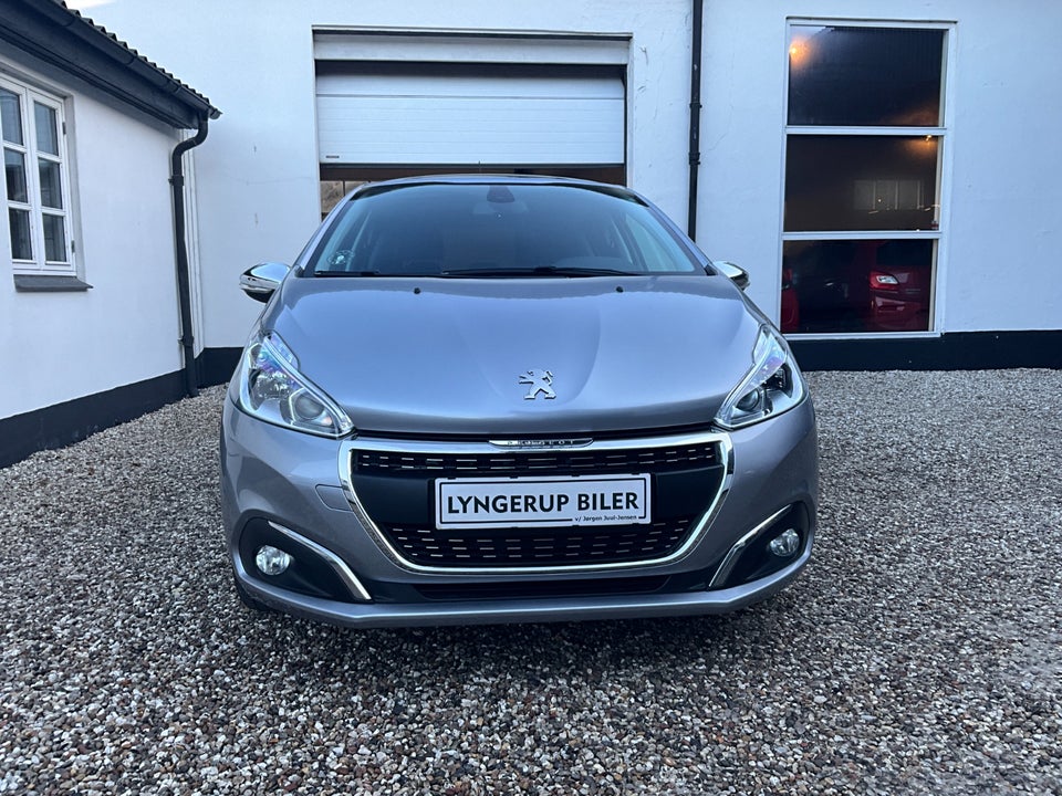 Peugeot 208 1,2 PureTech 82 Selection Sky 5d