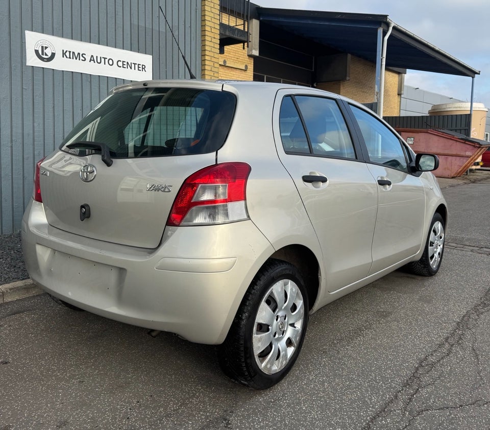 Toyota Yaris 1,0 VVT-i T2 5d