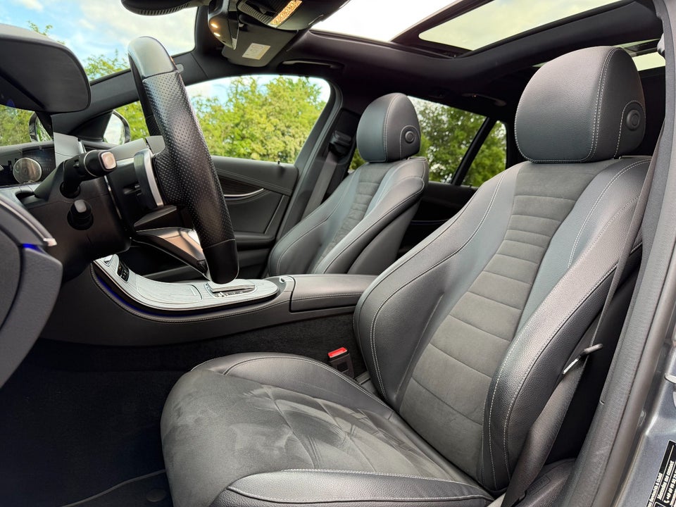 Mercedes E300 de 2,0 AMG Line stc. aut. 4Matic 5d