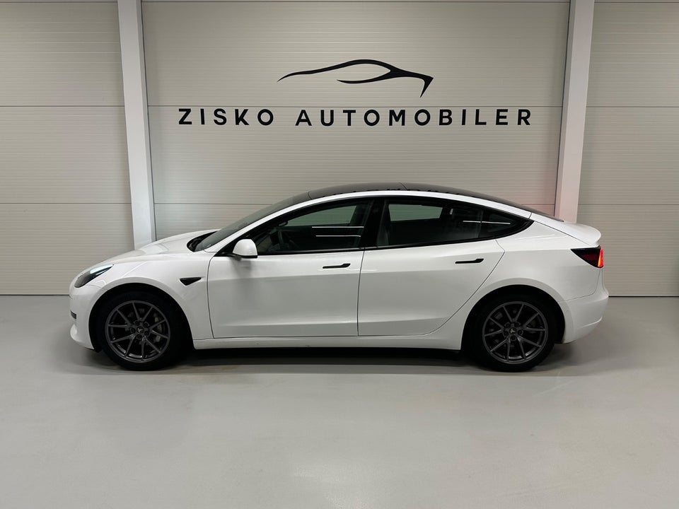 Tesla Model 3 Standard Range+ RWD 4d