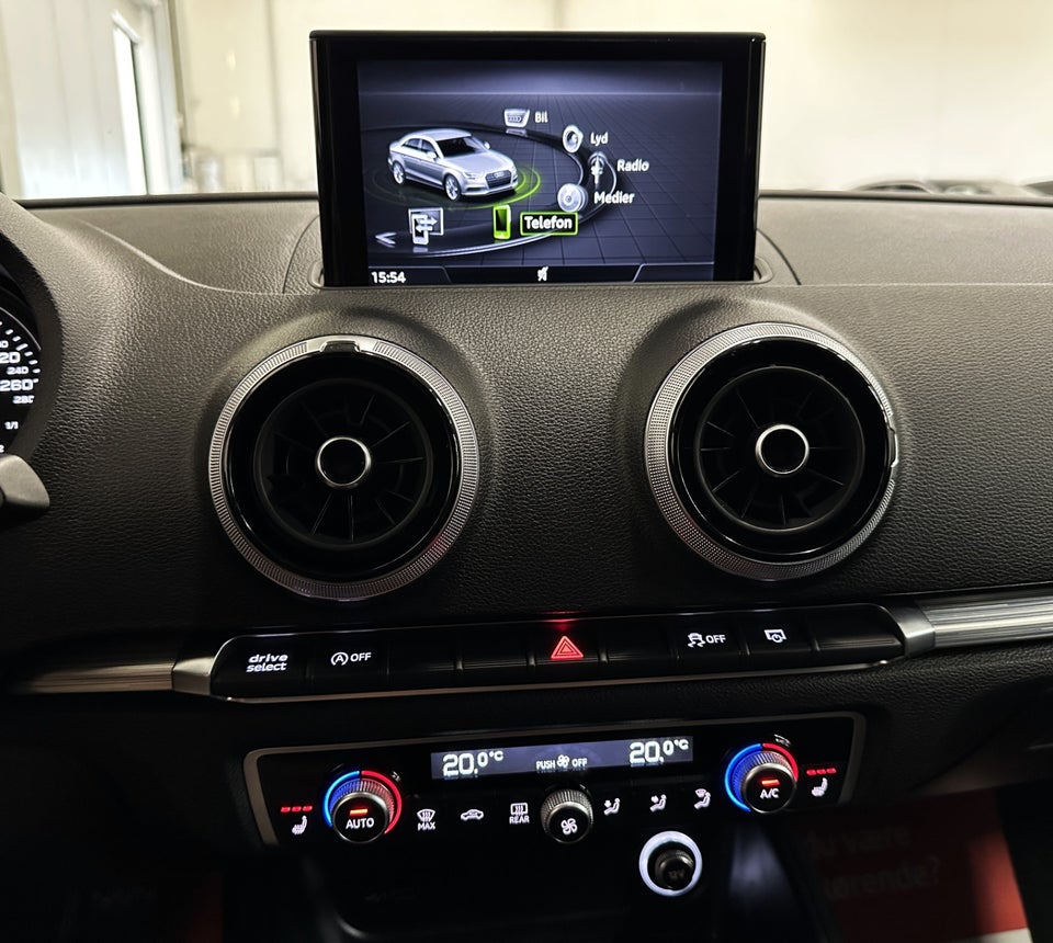 Audi A3 35 TFSi Sport Limited S-tr. 4d