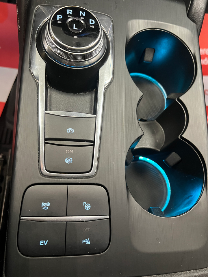 Ford Kuga 2,5 PHEV Vignale CVT 5d