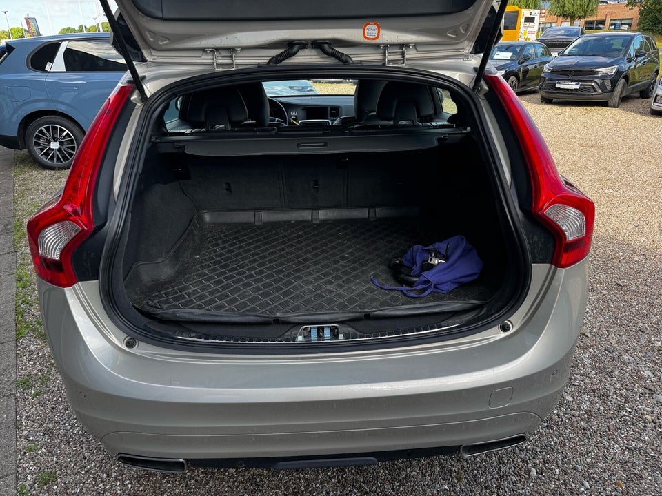 Volvo V60 2,0 D4 190 Momentum aut. 5d