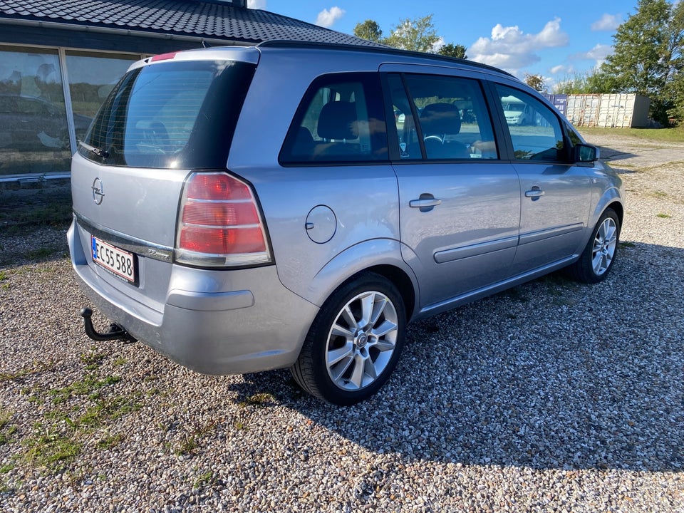 Opel Zafira 2,2 16V Enjoy 5d