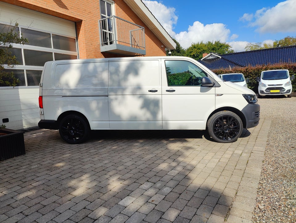 VW Transporter 2,0 TDi 150 Kassevogn DSG lang