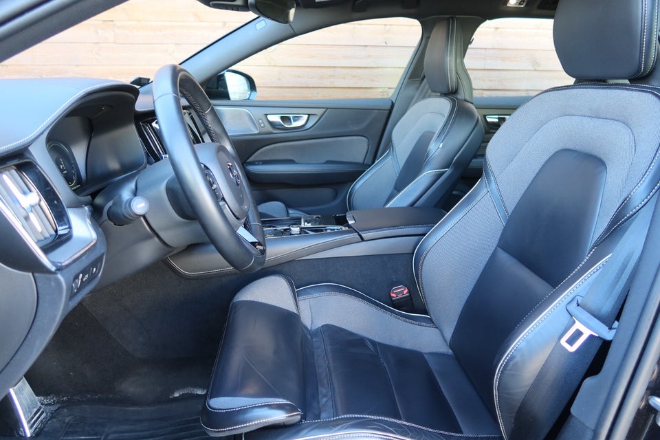 Volvo V60 2,0 T6 ReCharge R-Design aut. AWD 5d