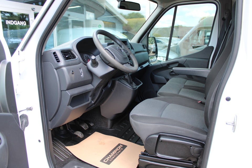 Nissan NV400 2,3 dCi 150 L2H2 Kassevogn