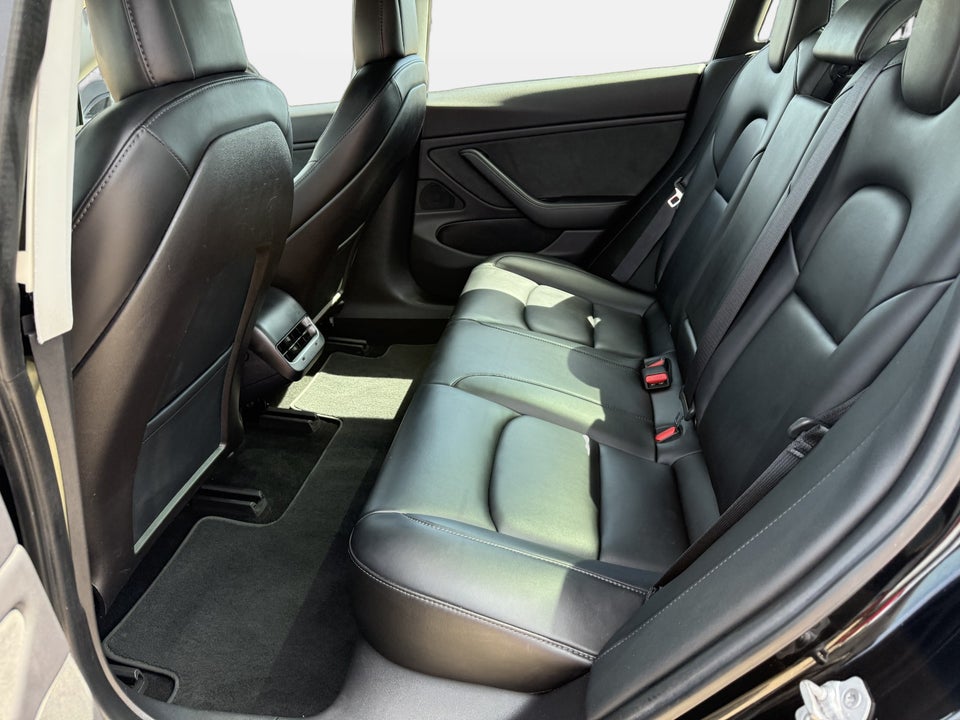 Tesla Model 3 Long Range AWD 4d