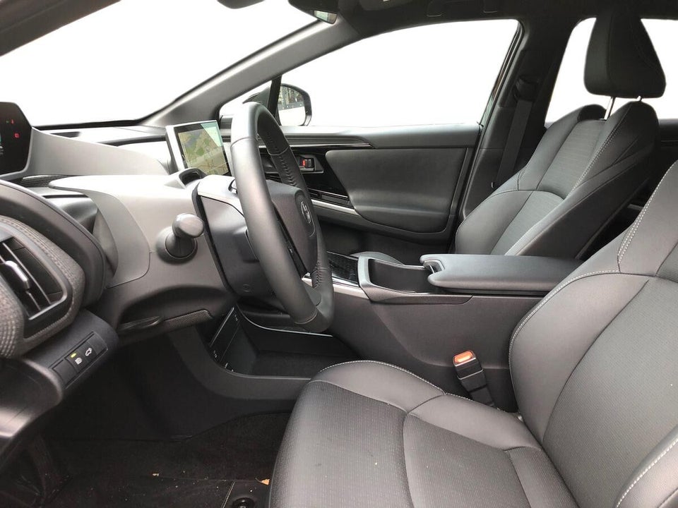 Toyota bZ4X Executive 5d