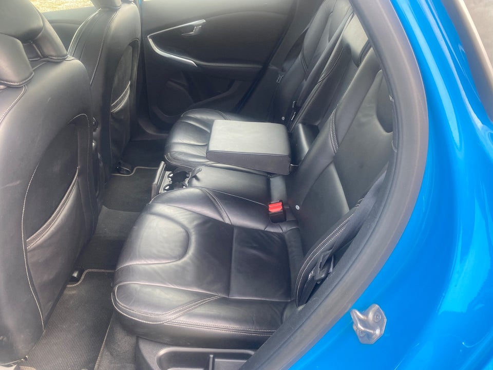 Volvo V40 2,0 D4 190 R-Design Drive-E 5d