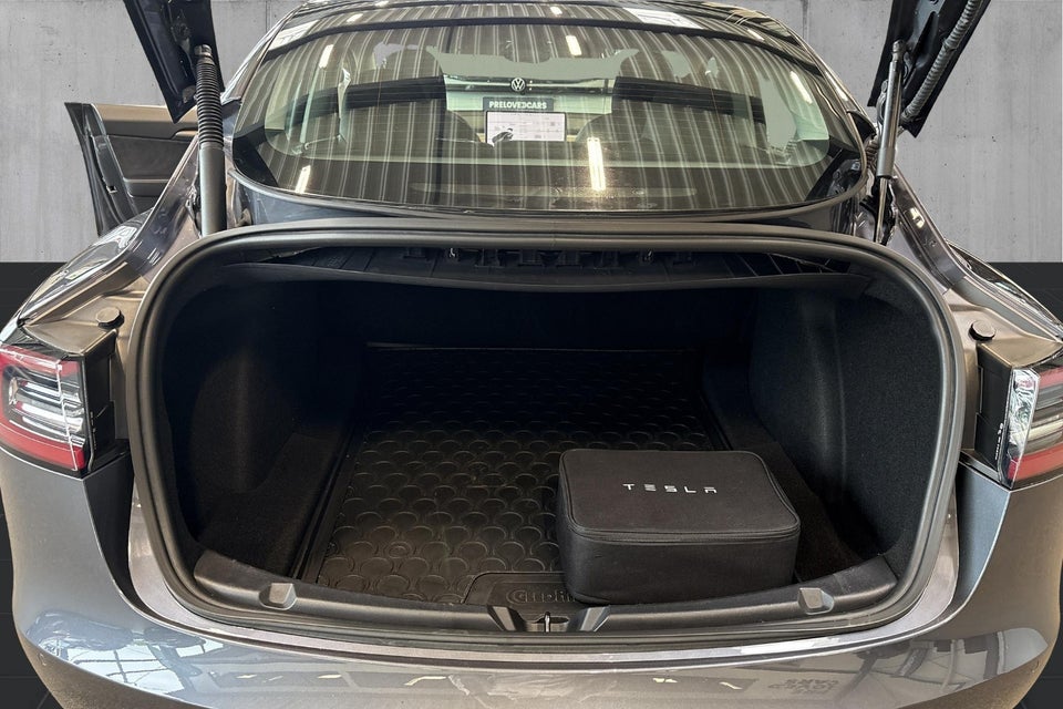 Tesla Model 3 Long Range AWD 4d